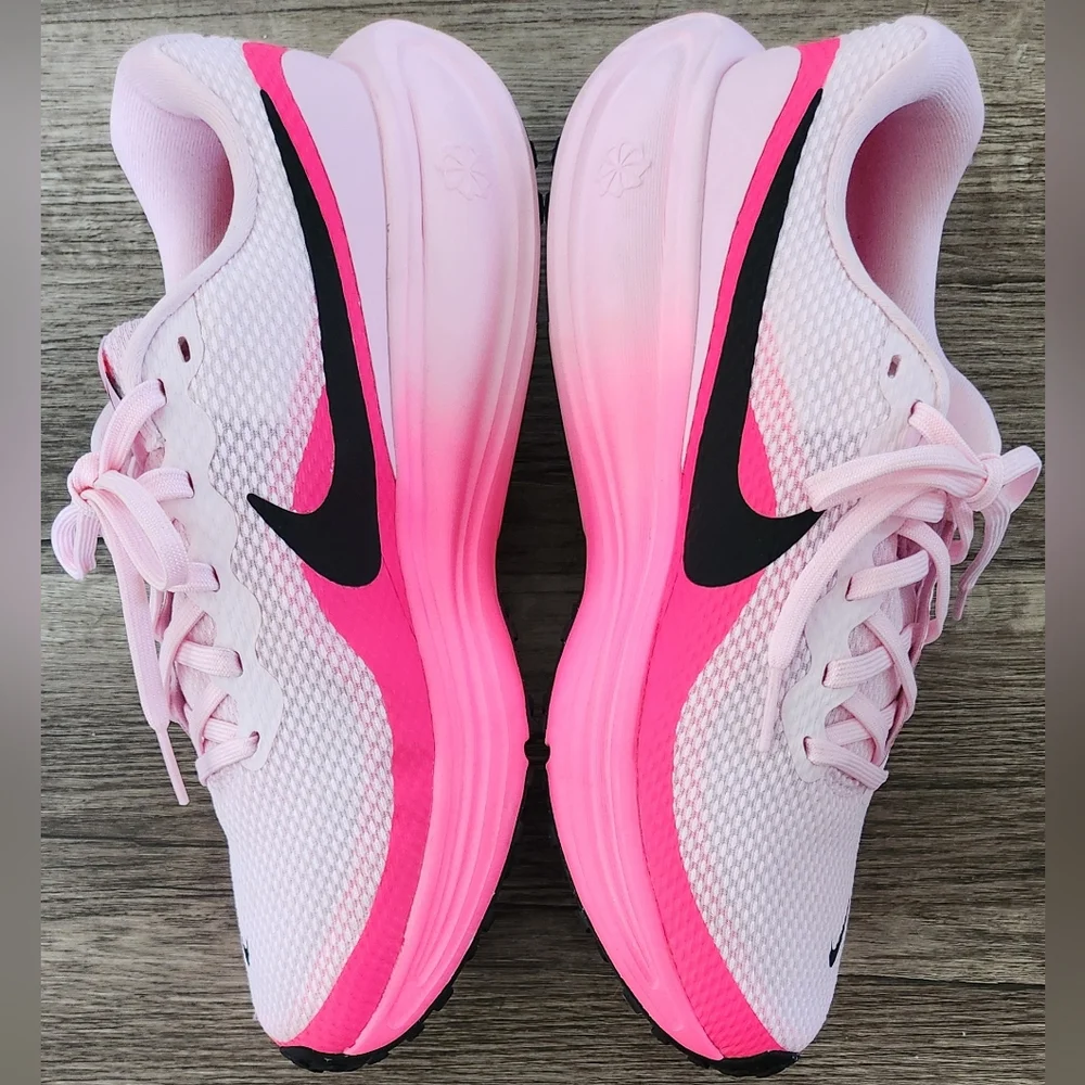 **LIKE NEW** Nike Revolution 8 Sz 9 Pink Foam Hyper Pink Running Walking Shoe - Picture 8 of 11